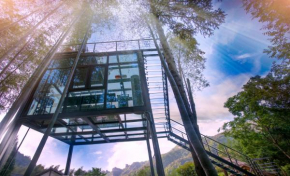 Glass Cube Guesthouse